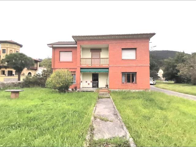 Casa independiente en gran parcela urbana mas otra edificación de piedra. photo 0