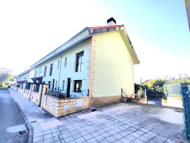 Chalet adosado esquinero photo 0