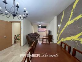 Piso en alquiler con patio y garaje incluido photo 0