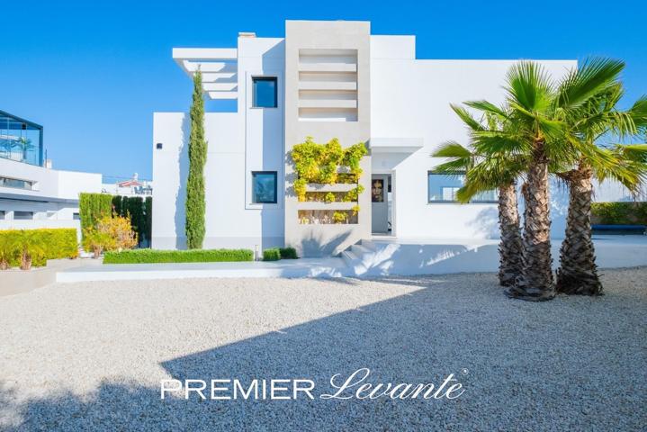 ESPECTACULAR CHALET INDEPENDIENTE EN ROJALES photo 0