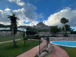 PAREADO DE ESQUINA CON JARDÍN photo 0