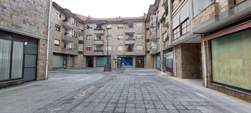 Piso de 3 dormitorios en Los Corrales De Buelna photo 0