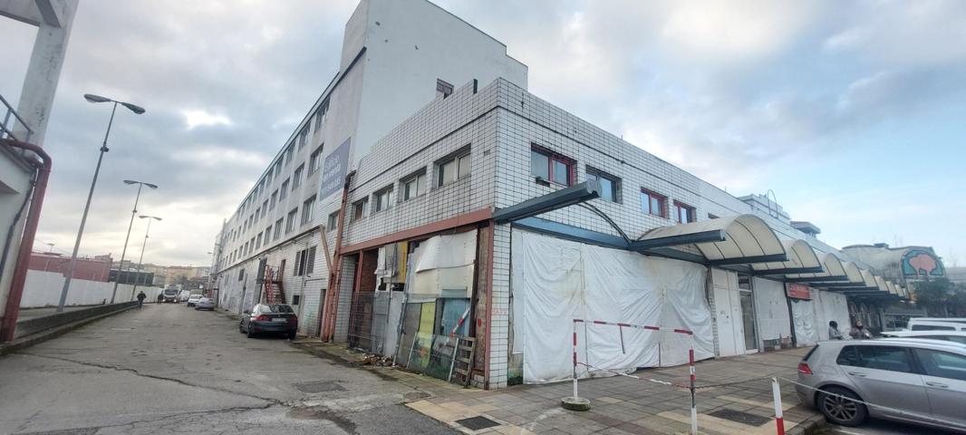 Local comercial en Torrelavega photo 0