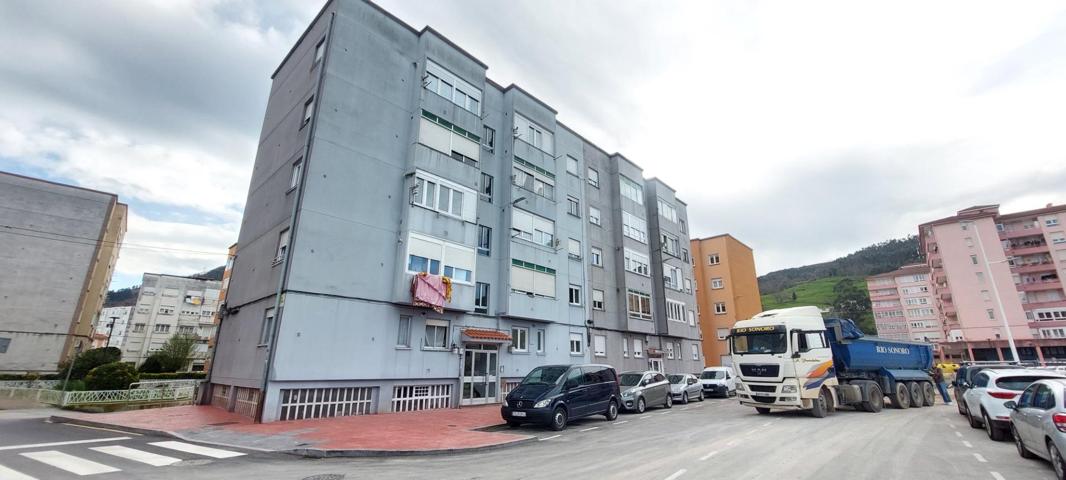 Piso de 3 dormitorios en Los Corrales de Buelna photo 0