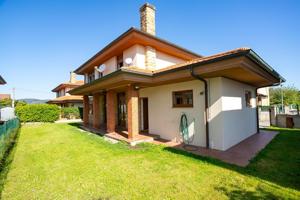 CHALET INDIVIDUAL CON JARDIN photo 0