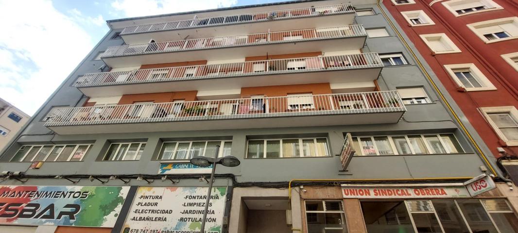 Piso de 3 dormitorios en Lasaga Larreta - Torrelavega photo 0