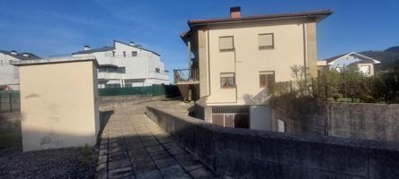 Bajo con gran jardín de 2 dormitorios en Pomaluengo photo 0