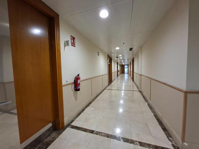 Se vende oficina en Centro Civico , en el centro de Oviedo photo 0