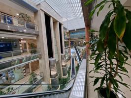 Se vende local comercial en Centro Comercial en Oviedo photo 0
