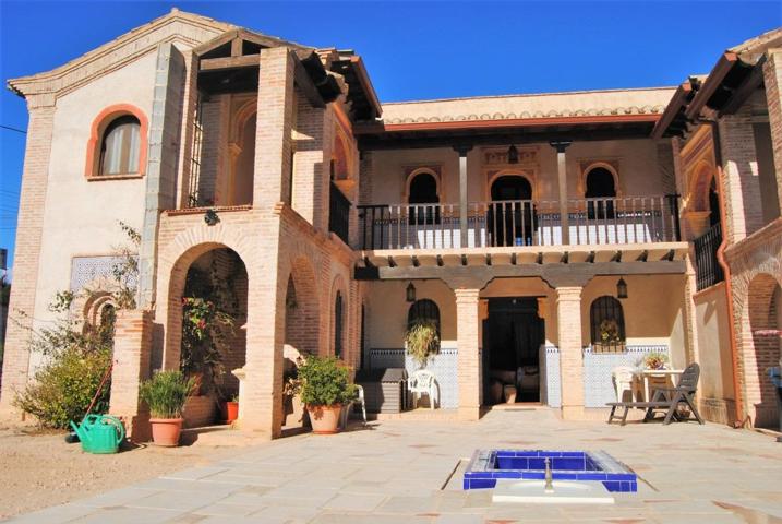 ESPECTACULAR CASA MORISCA DE ESTILO NAZARÍ Y MUDEJAR CON PRECIOSOS JARDINES UBICADA EN CREVILLENTE photo 0