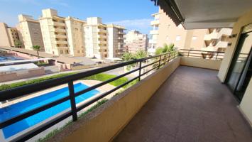 Apartamento esquina de 3 Dorm Baño y Aseo con Gran Terraza alrredor de la vivienda en Urb. con piscina a solo 200m de la playa 🏖 photo 0