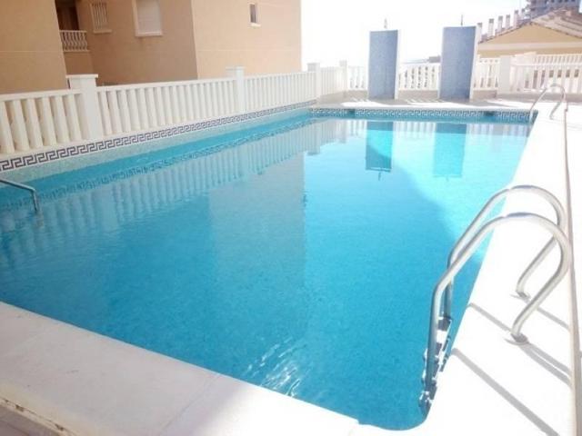 Apartamento bajo esquina de 2 Dorm en Urb con piscina y terraza y entrada independiente de la escalera común photo 0
