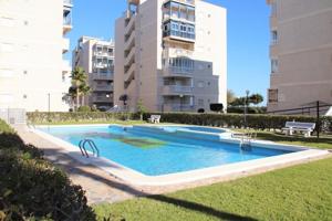 Apartamento Bajo esquina de 3 dorm, 2 baño, con gran terraza, piscina comunitaria y garaje subterraneo photo 0
