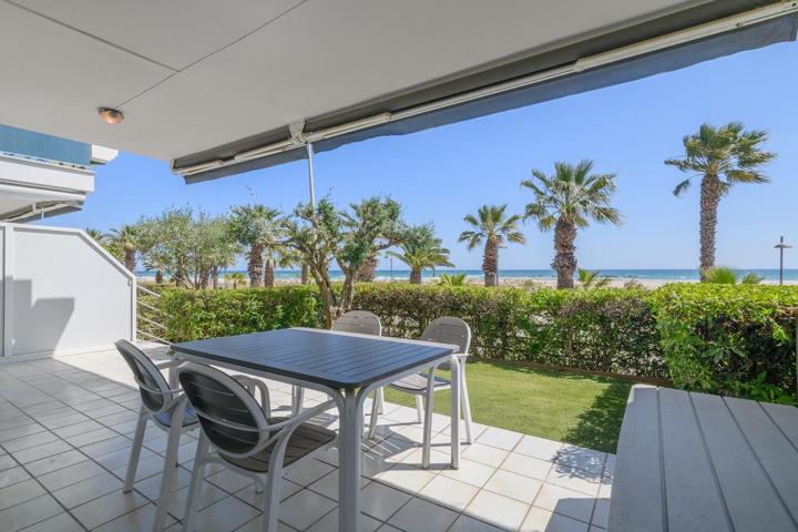 ✨ Una joya frente al Mediterráneo: planta baja con salida a la playa photo 0