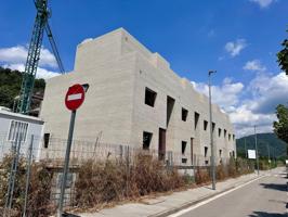 ¡Casa esquinera de obra nueva en La Garriga con jardín, eficiencia energética A y ascensor photo 0