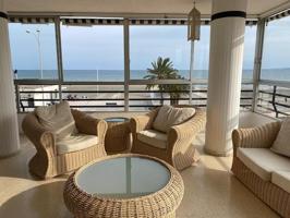 APARTAMENTO EN 1ª LINEA EN GRAN PLAYA CON APARCAMMIENTO, PISCINA Y VISTAS AL MAR photo 0