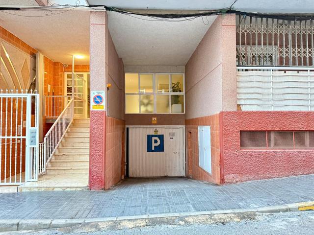 Plaza de garaje en calle Mediodía photo 0