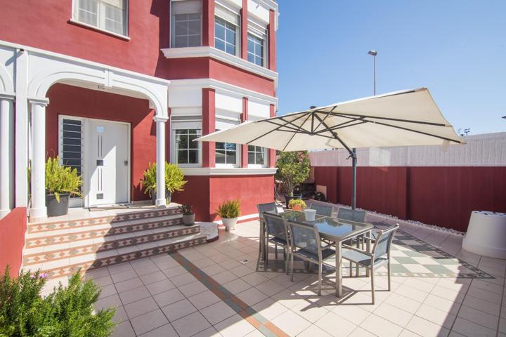 Amplio Chalet adosado en casco urbano!! photo 0