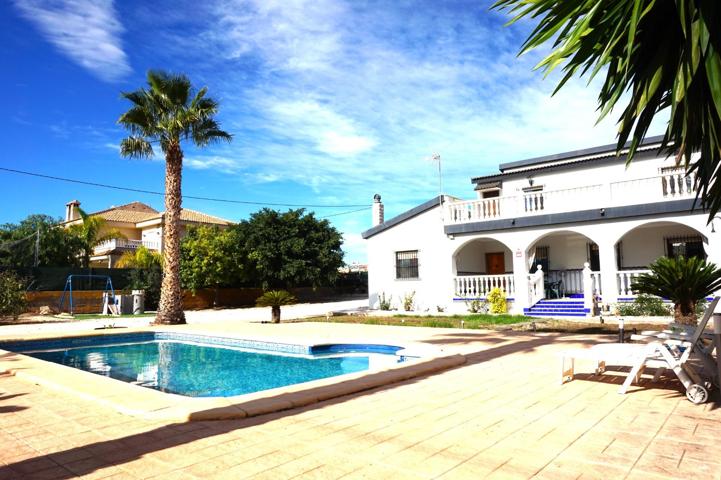 OPORTUNIDAD CHALET URBANO CON PISCINA EN LA GALIA photo 0