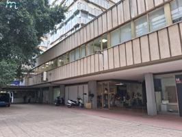 ZONA JAIME ROIG; local comercial de 149 m2 con salida a 2 calles peatonales, muy luminoso, aseo photo 0