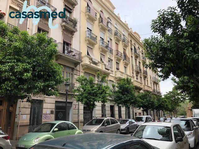 ZAIDÍA, entre c-Sagunto y avda. Constitución, JUNTO AL CAUCE DEL RIO; bajo vivienda de 100 m2, patio de 60 m2 + 40 m2 almacén, de origen photo 0