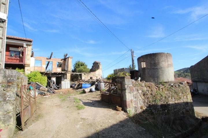 ANTIGUA CASA Y CUADRA EN RUINAS CON TERRENO photo 0