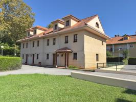 CHALET PAREADO CON JARDIN EN COMILLAS photo 0