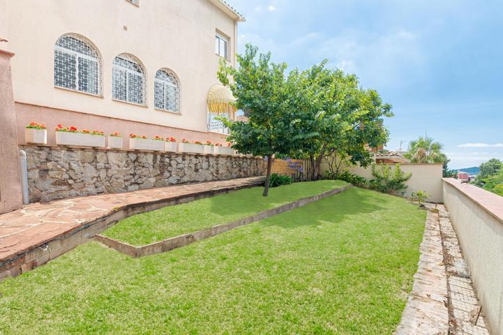 Magnífica casa con gran jardín y vistas a toda Barcelona photo 0