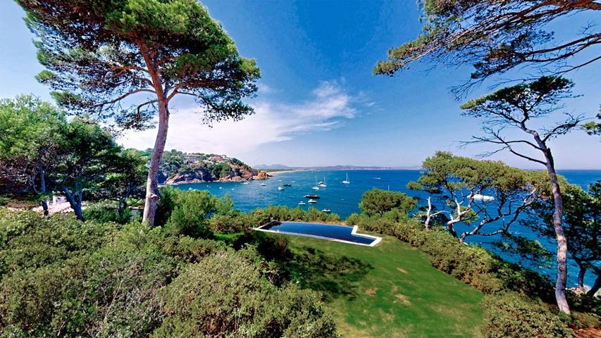 Villa de Lujo en Primera Línea con Piscina Infinity y Acceso Directo a la Playa photo 0