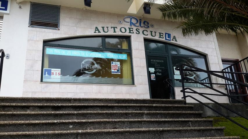 Local Comercial en Venta en Ris photo 0