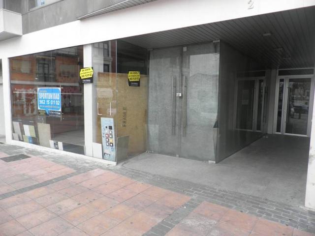 Impresionante Local comercial en pleno centro de Miguelturra 800 metros. Dos entradas photo 0