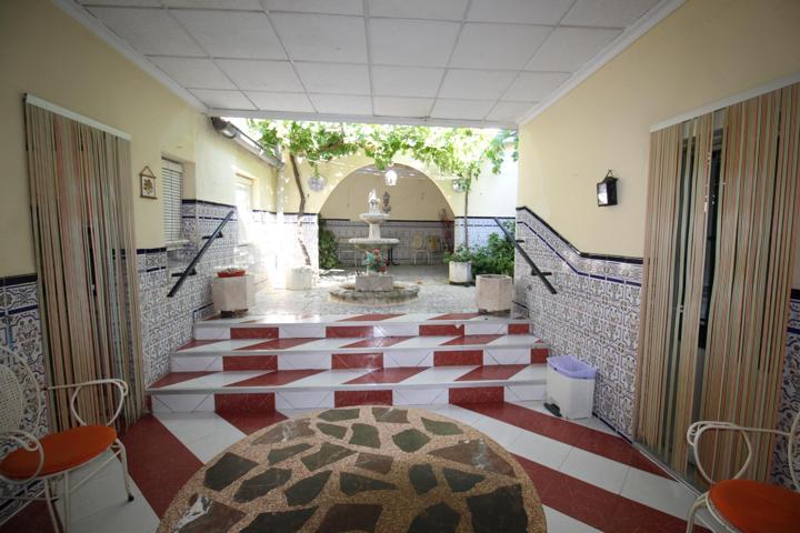 Casa económica con posibilidad de cochera photo 0