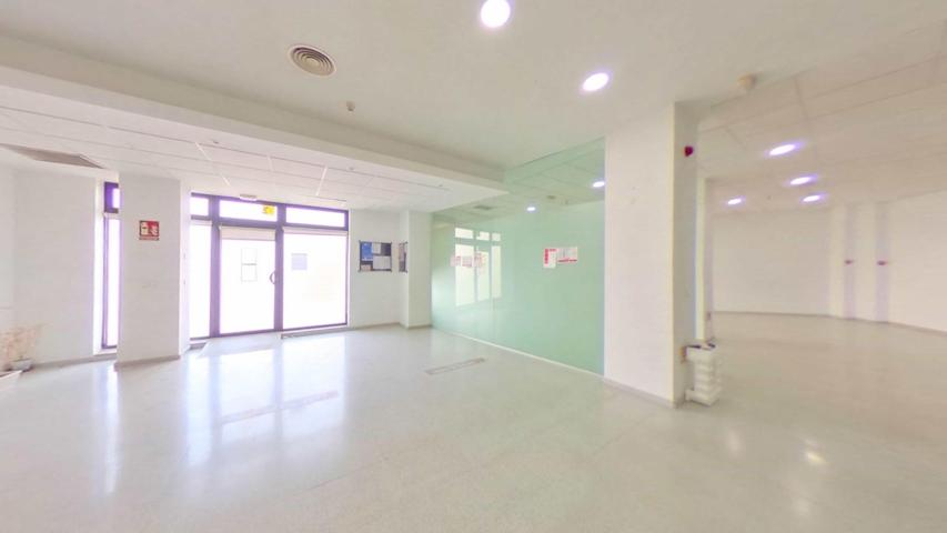 ¡Gran oportunidad en El Campello! Este amplio local de 504 m2 construidos se encuentra en San Bartol photo 0