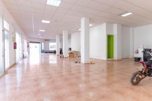 ¡Oportunidad Única! Amplio Local Comercial en El Campello photo 0