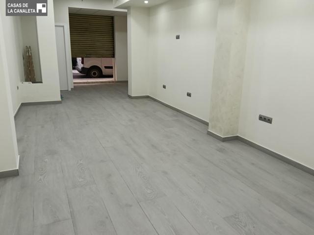 PLANTA BAJA AL LADO DE LA AVDA DEL SUR. photo 0