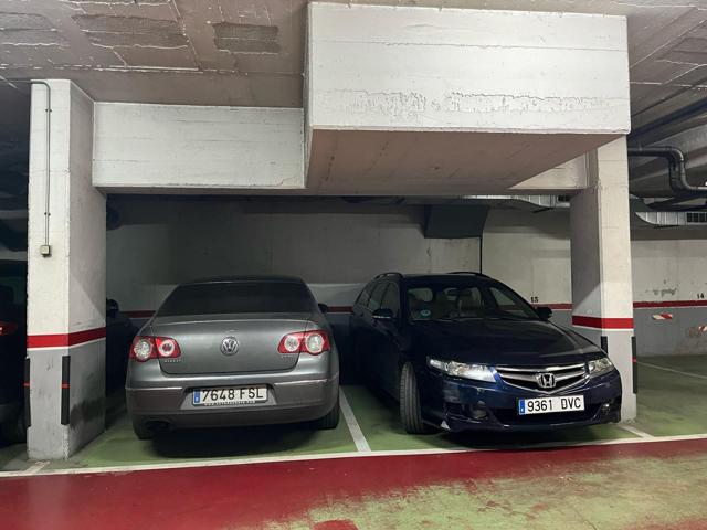 Plaza de Parking en venta en Hospitalet de llobregat (Les Planes) photo 0