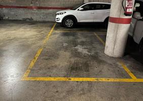 Plaza de parking en venta en Hospitalet photo 0