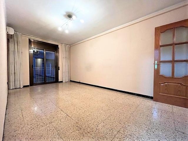 Piso en venta en zona céntrica de Viladecans photo 0