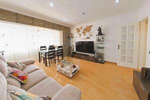 Acogedor Piso en Gavà: Ideal para Familias y Parejas photo 0