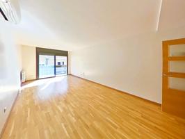 Piso con luz natural, excelentes calidades y zona comunitaria con chill out – Viladecans Centro photo 0