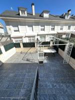 EXCLUSIVO CHALET ADOSADO EN VENTA photo 0
