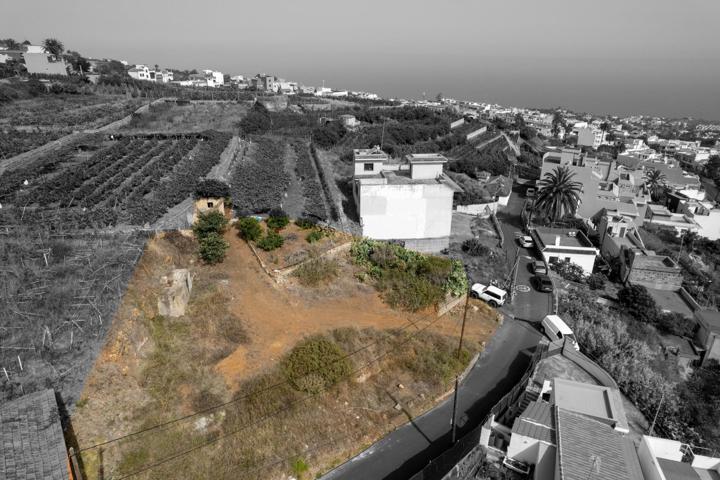 PARCELA URBANA CON DOS GRANDES PARCELAS RÚSTICAS EN VENTA EN SANTA ÚRSULA, TENERIFE photo 0