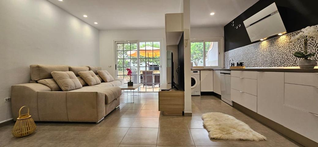 Moderno piso de 3 dormitorios en venta en Llano del Camello photo 0