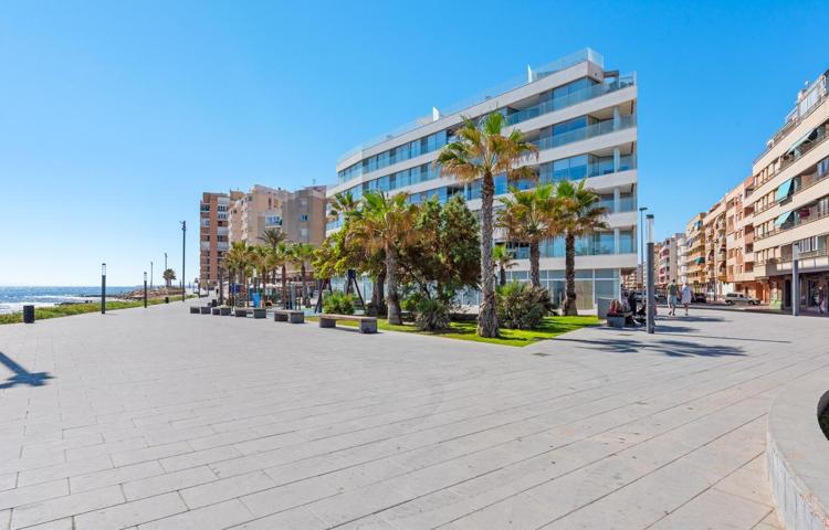 Piso en venta en Torrevieja con vistas al mar photo 0