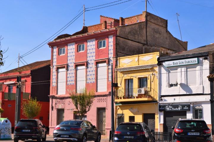 Invierta en esta preciosa casa con historia en Eugenia Viñes photo 0