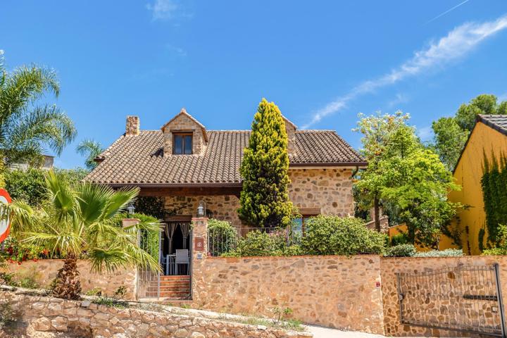 ¡Oportunidad Única! Chalet en Pedralba con 33.000 € de Descuento. ¡Hazlo Tuyo por 365.000 €! photo 0