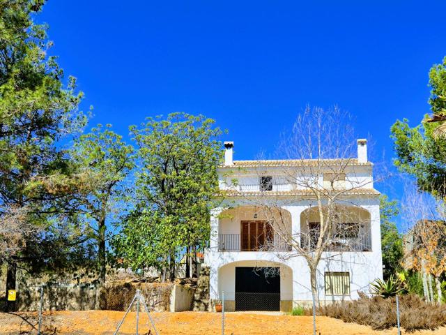 !¡Una casa familiar ideal!, rodeada de naturaleza, con vistas a las montañas photo 0