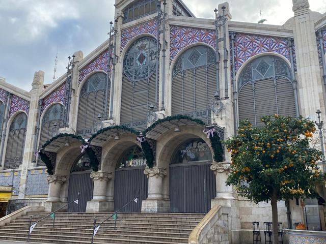 TRASPASO POR JUBILACIÓN PARADA DE CHARCUTERIA EN MERCADO CENTRAL photo 0