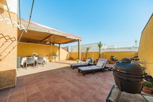 Ático Dúplex en Playa de Chilches: Exclusividad y Confort junto al Mar photo 0