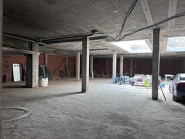 Amplio local comercial en alquiler en la Calle Maestro Breton 4, Manises, Valencia photo 0